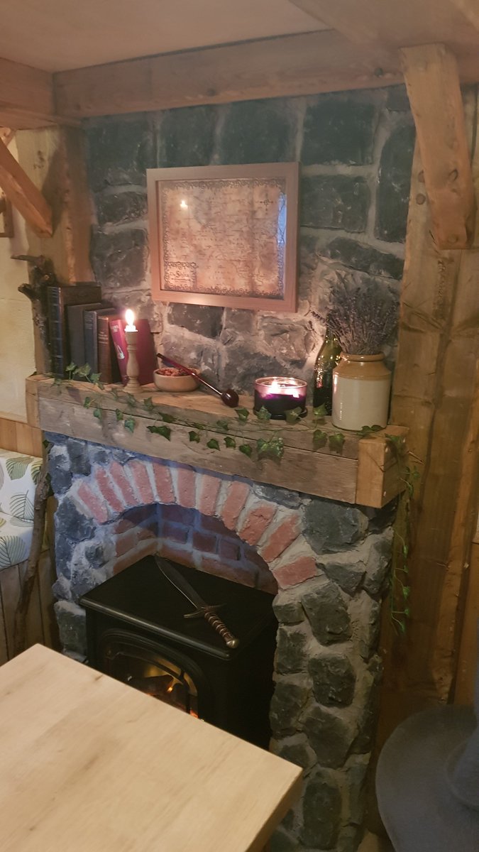 shrinking_mama_'s tweet photo. My own, personal Green Dragon Inn. Lovingly built by my own hobbit, @garethknipe during lockdown. Check out the making of and interior videos on his profile 😍 @IanMcKellen @Marfrman @elijahwood @SeanAstin @BillyBoydActor @andyserkis @DomsWildThings #hobbit #LordOfTheRings https://t.co/4968mKc6Ze
