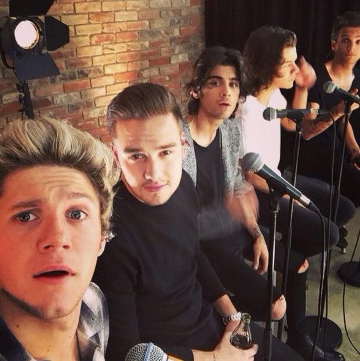 Niall‘s 1D selfies ~ a thread