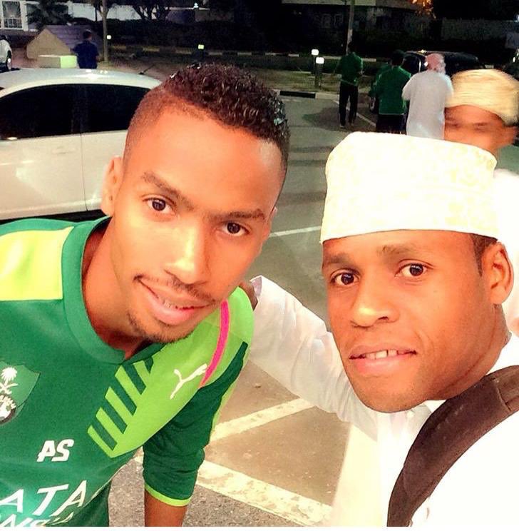 waheebalhamdi's tweet photo. أصالة عن نفسي ونيابة عن اخواني وابنائي اتقدم بخالص المواساة والعزاء لجميع مشجعين النادي #الاهلي في #سلطنة_عمان في وفاة المشجع الوفي #سعيد_بن_عبيد نسأل الله له الرحمة والغفران ولذوية واسرته واصحابة الصبر والسلوان 
انا لله وانا اليه راجعون .. https://t.co/QLf0b3GUvQ