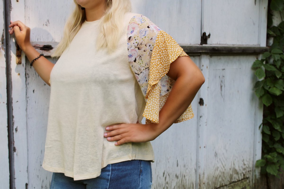 windyrootsbout1's tweet photo. ► Floral Flutter Sleeve Top—grab this beaut while you still can! New arrivals live on the site, click the link in our bio to shop now ♡ https://t.co/6Q8aXKVIgH