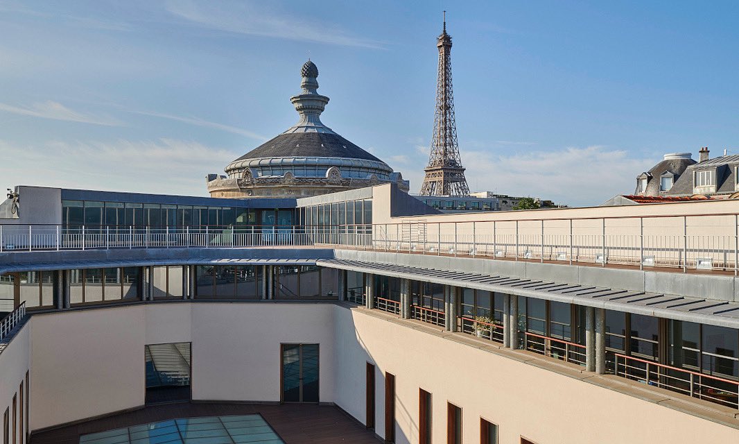 Pour la toute première fois et pendant tout l'été, le Musée Guimet vous invite à découvrir sa terrasse panoramique. L'occasion de prendre un bain de soleil tout en profitant de la vue imprenable sur la Tour Eiffel. 

Photo (c) MNAAG, Paris / Thierry Ollivier