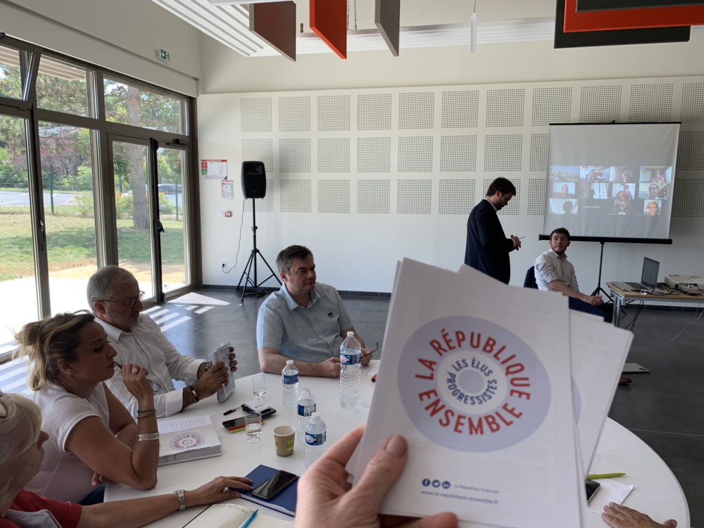 RepEnsemble's tweet photo. Présentation de notre fédération d’élus et échanges riches avec une cinquantaine d’élus à Nevers. @denisthuriot Malika #ounes Loïc Raclot, nos responsables LRE. https://t.co/yBqNg5B9HR