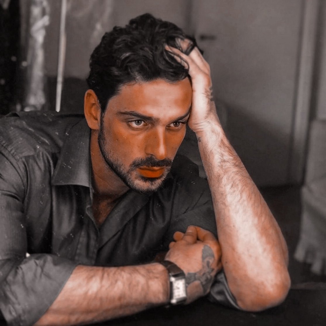 dazzeIing's tweet photo. i don’t know what’s gotten into his head to make him thinking that we could be together but. . .  i’m genuinely happy being with him. with that being said, i want to announce that he and i are officialy together .♡ https://t.co/ebt5xzjeJg