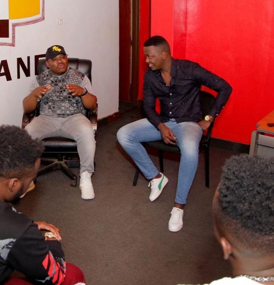TheManeMusic1's tweet photo. Last year we were privileged to have @godfatherpro In our office! His advices were priceless https://t.co/sMQB5ns2xK