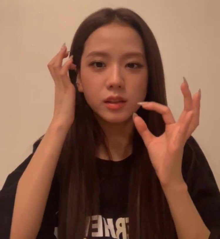 jisoosjpg's tweet photo. cute!!😍 https://t.co/M3HYhaRKXs