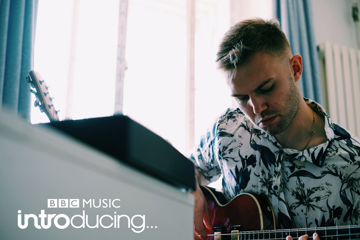 BBCIntroYork's tweet photo. Tonight at 8pm on @BBCYork with @JerichoKeys | https://t.co/DXPc5lRGeV

🎸 Wicked Solitude Session from Axis Neptune

🌶 @Dannyvioletuk tells us his new FLAVA

🎧 New @bbcintroducing tunes from @BullTheBand @MissMaddieBowe + more

📖 What's The Story? behind @itsdanikemp's upload https://t.co/U5Y49U6Oih