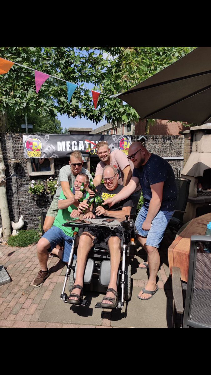 #zwartecross tuinfeest