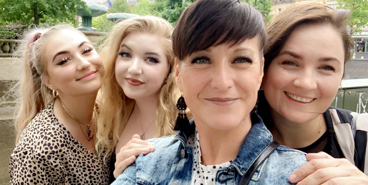 SalenaWest7's tweet photo. #21Again #Netflix #mums&amp;daughters https://t.co/wT4hxkyTiu