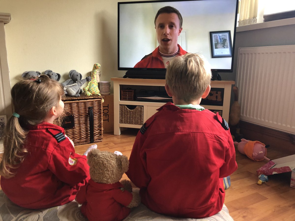 penguinofdoom80's tweet photo. @airtattoo #VirtualAirTattoo #virtualredarrows @VRedArrows @rafredarrows https://t.co/dGjcLriYLj
