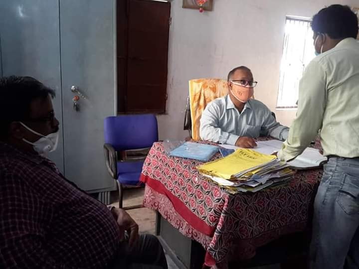 BJD4Balasore's tweet photo. ପର୍ଯ୍ୟଟନ ଓ ସଂସ୍କୃତି ମନ୍ତ୍ରୀ ଶ୍ରୀଯୁକ୍ତ ଜ୍ୟୋତିପ୍ରକାଶ ପାଣିଗ୍ରାହୀ ସିମୁଳିଆ ବ୍ଲକ  ଅଣ୍ଡରାଇ ପଞ୍ଚାୟତରେ ହଟାତ ପହଁଚି,B.D.O, G.P.O, J.E, ସରପଞ୍ଚ, ସମିତିସଭ୍ୟ, ପଞ୍ଚାୟତ ଅଫିସର(P.E.O), https://t.co/5an5NIMLkd