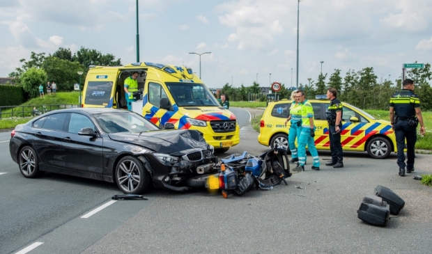 Ongeluk op Rondweg [HOUTEN] Bij een ongeluk op de Rondweg in Houten is vanmiddag een motorrijder gewond geraakt.