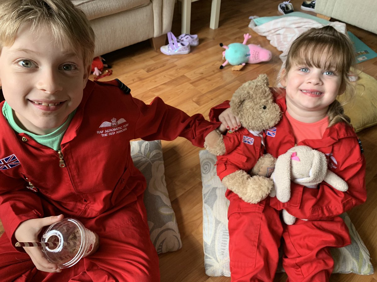 emzbaxter's tweet photo. @airtattoo Red 1, Red 2 & Red 3! Loving the #VirtualAirTattoo #virtualredarrows @rafredarrows @VRedArrows https://t.co/cLvPPOz03J