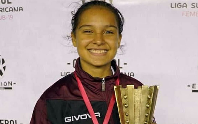 #Fútbol #Femenino <a href="/andreazeolla/">Andrea Zeolla</a>: "Voy a formarme como entrenadora" shorturl.at/bcX79

#UDGTenerife #LigaIbredrola #Venezuela 🇪🇸⚽️🇻🇪✔️ @UDGTenerife