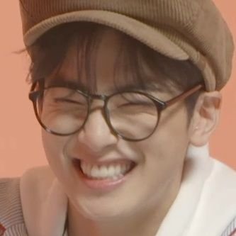 Este ser ha hecho mucho por mí sin darse cuenta, ha sido una luz inmensa para mi  No es posible explicarlo pero Gracias Eunwoo por hacer de mi vida un poco mejor, no sabes cuanto te amo mi  #아로하의_수호자 #WeLoveYouEunwoo #ASTRO    @offclASTRO