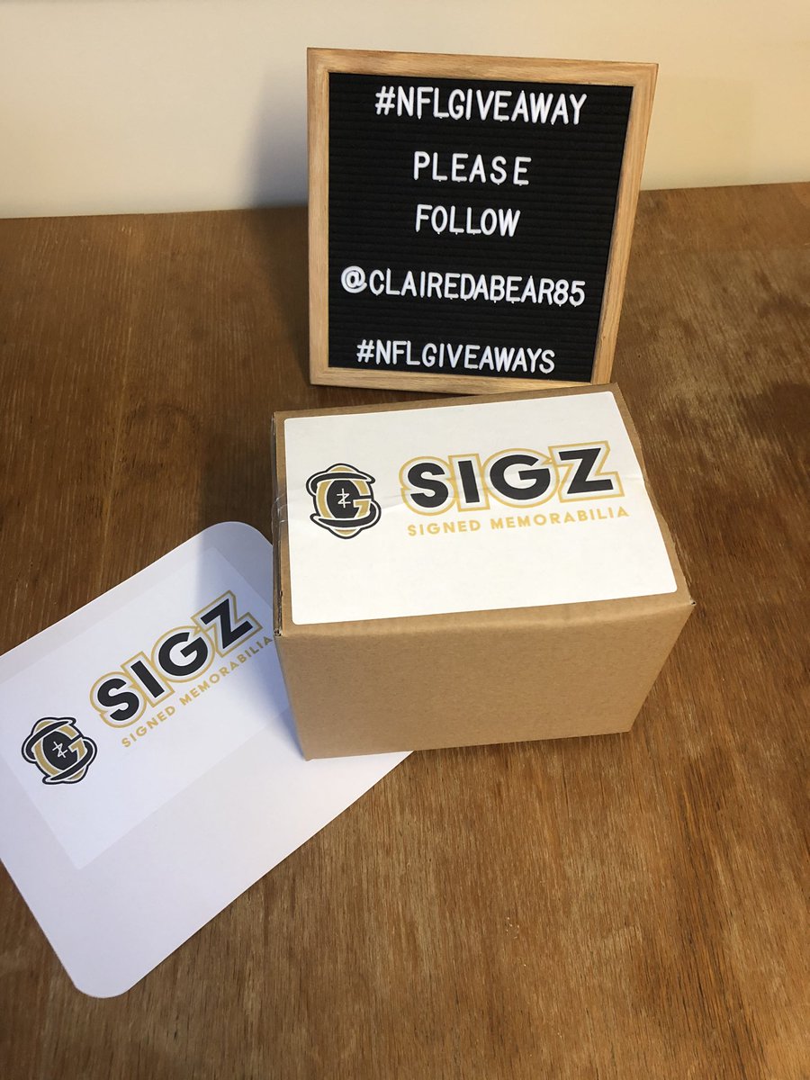 #Mystery #SIGNED mini helmet #NFLGIVEAWAY teamed up with #SigzUK For a chance to #win this fab #prize you MUST be following BOTH <a href="/clairedabear85/">Claire Da Bear</a> &amp; <a href="/SigzUK/">Sigz</a> &amp; RT this link. This #Giveaway will run till the 24/7 &amp; This is open 2 ALL #NFL fans globally #TeamGemma #TeamWayne