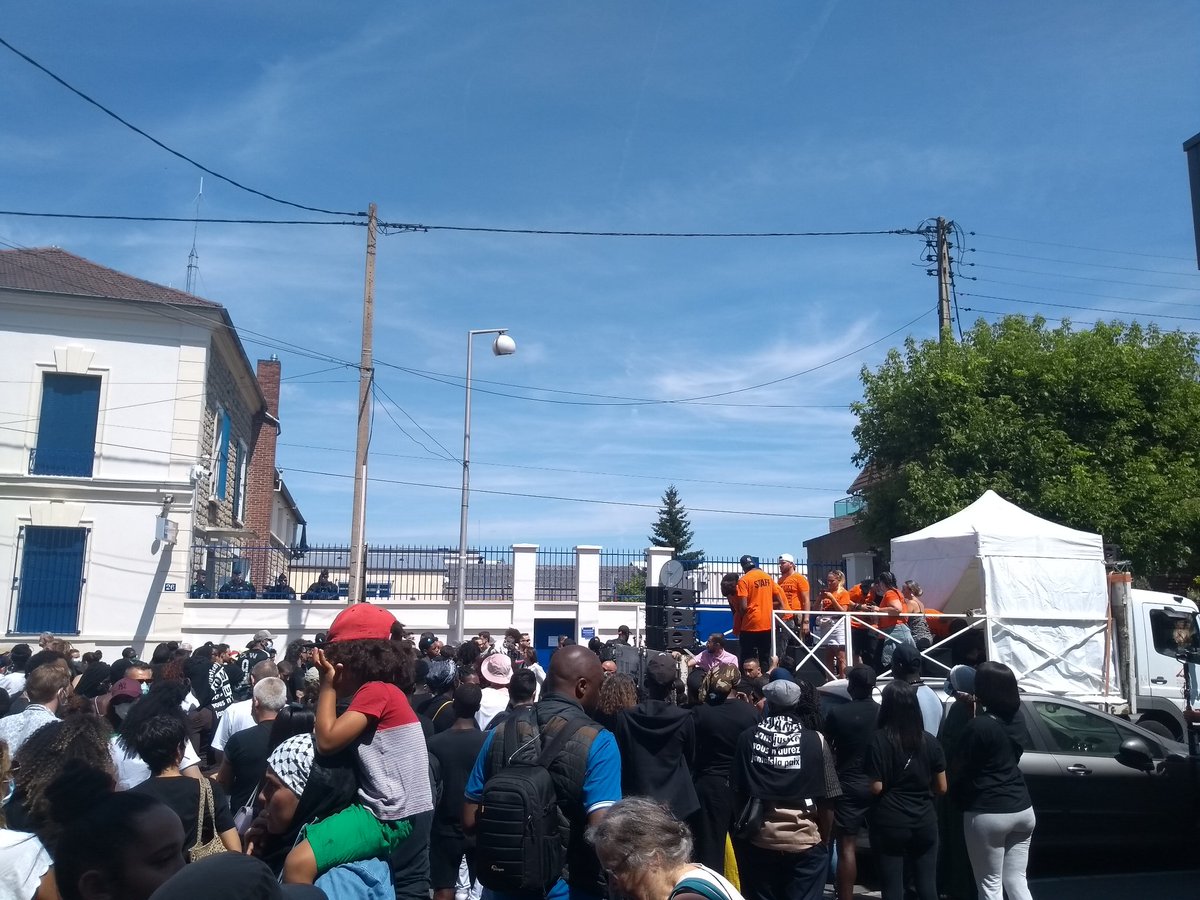 À la marche #JusticePourAdama. Pas de justice pas de paix ✊