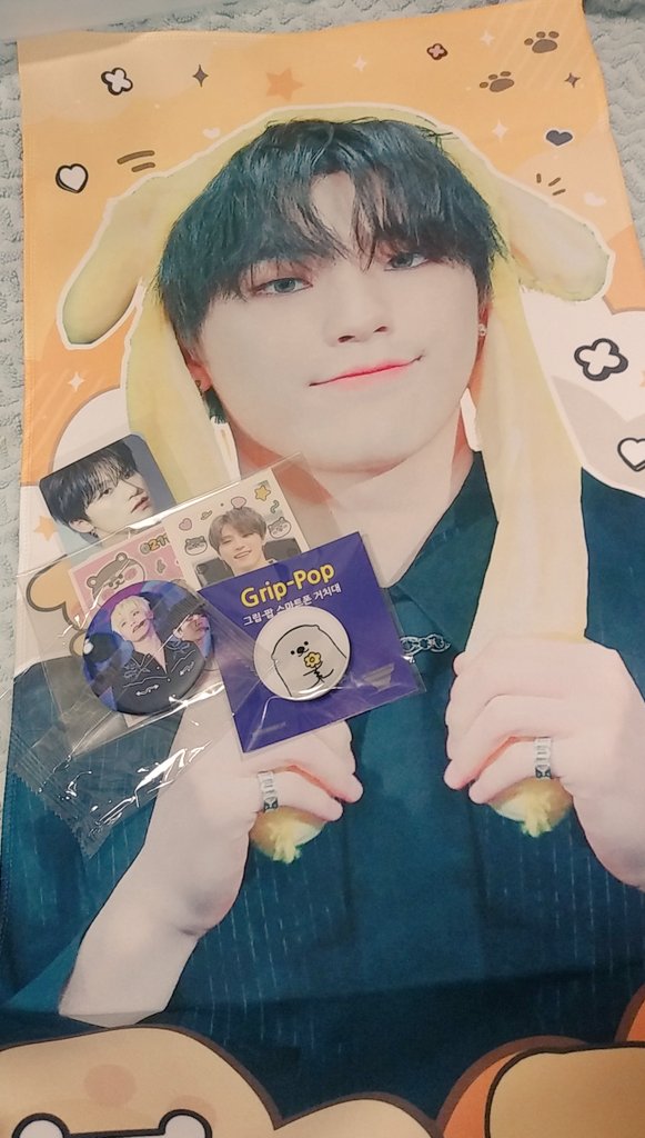 KZemg1dNEh9El0A's tweet photo. 오늘 슬로건 받았습니다! 너무 예뻐요ㅜㅜㅜㅜ정말 감사합니다!잘 쓸게요!!
 @planet_chan21 님

本当に可愛くて重宝させて頂きますTT 
公式トレカまで付けて下さり嬉しいです😌✨
この度はお取り纏めありがとうございました！
@DINO_JPGO 様 https://t.co/x7wYdJvWuT