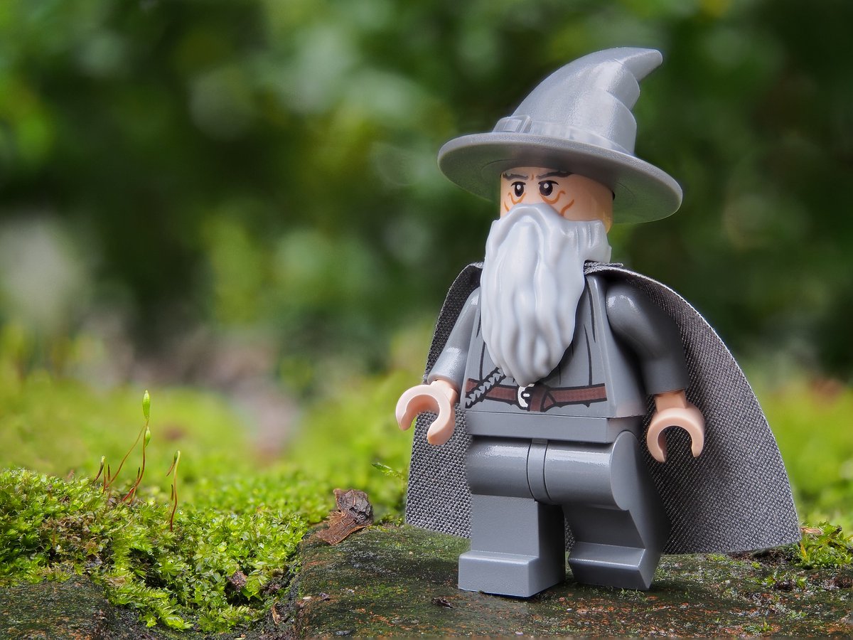 Cutebot___'s tweet photo. "Un mago nunca llega tarde, ni pronto, llega exactamente cuando se lo propone."
                               ~Gandalf el Gris. https://t.co/IceVWa502y