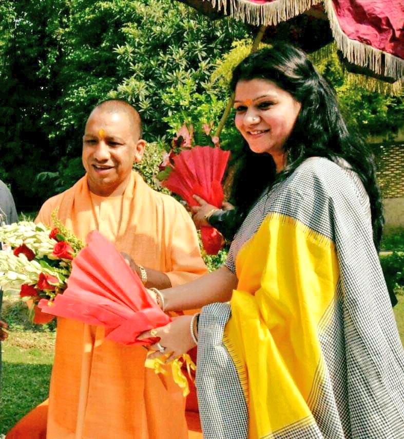 KavitaTripathi_'s tweet photo. भगवामयी केसरिया रंग में रंग रहा प्रयागराज, @myogiadityanath जी के राज में बदल रहा हमारा उत्तर ���्रदेश🚩👌

हर हर महादेव💓🙏 https://t.co/KcFgxuPfvF