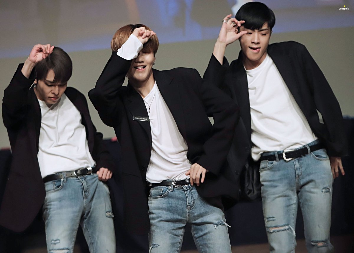 onespark_ONF's tweet photo. ⚡️191201
oh let the music control my body
oh let the music control my soul
#ONF #온앤오프 #J_US #제이어스 #이승준 #WYATT #와이엇 #심재영 #U #유 #유토 #OFFTEAM #오프팀 #ONESPARK https://t.co/dh2Y2DlEke