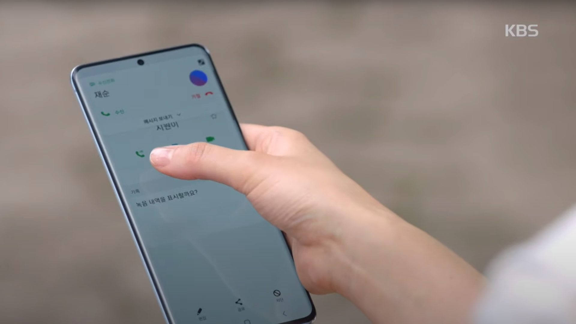 ゆっくり工房 Yukkurikoubou 僕って韓国ドラマをよく見てるんだけど流石韓国 のsamsungさんだし公共放送でかつ一番規模の大きいテレビ局で視聴率も見込めるkbsなだけあってドラマに登場しているスマホがnoteシリーズであったりsシリーズだったりz Flipだっ