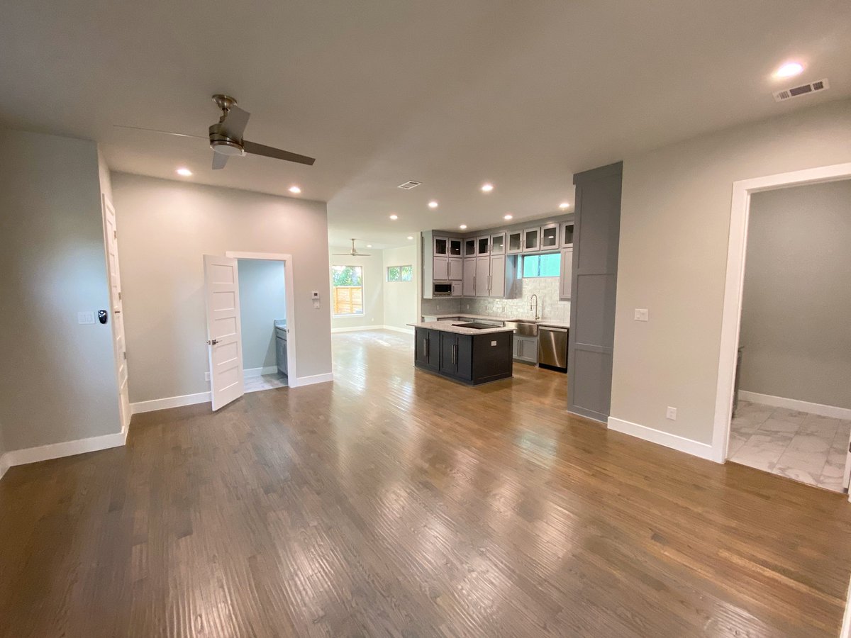 benwegmann's tweet photo. Dallas, TX modern build for under $400k 🔥 https://t.co/Z07qiDtTSE