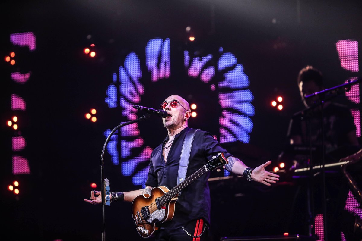 SO_Bordeaux's tweet photo. Vidéo. Pascal Obispo peaufine son nouvel album, entre studio et Cap-Ferret https://t.co/KmaZNxjRSE https://t.co/O5NltlB2Co