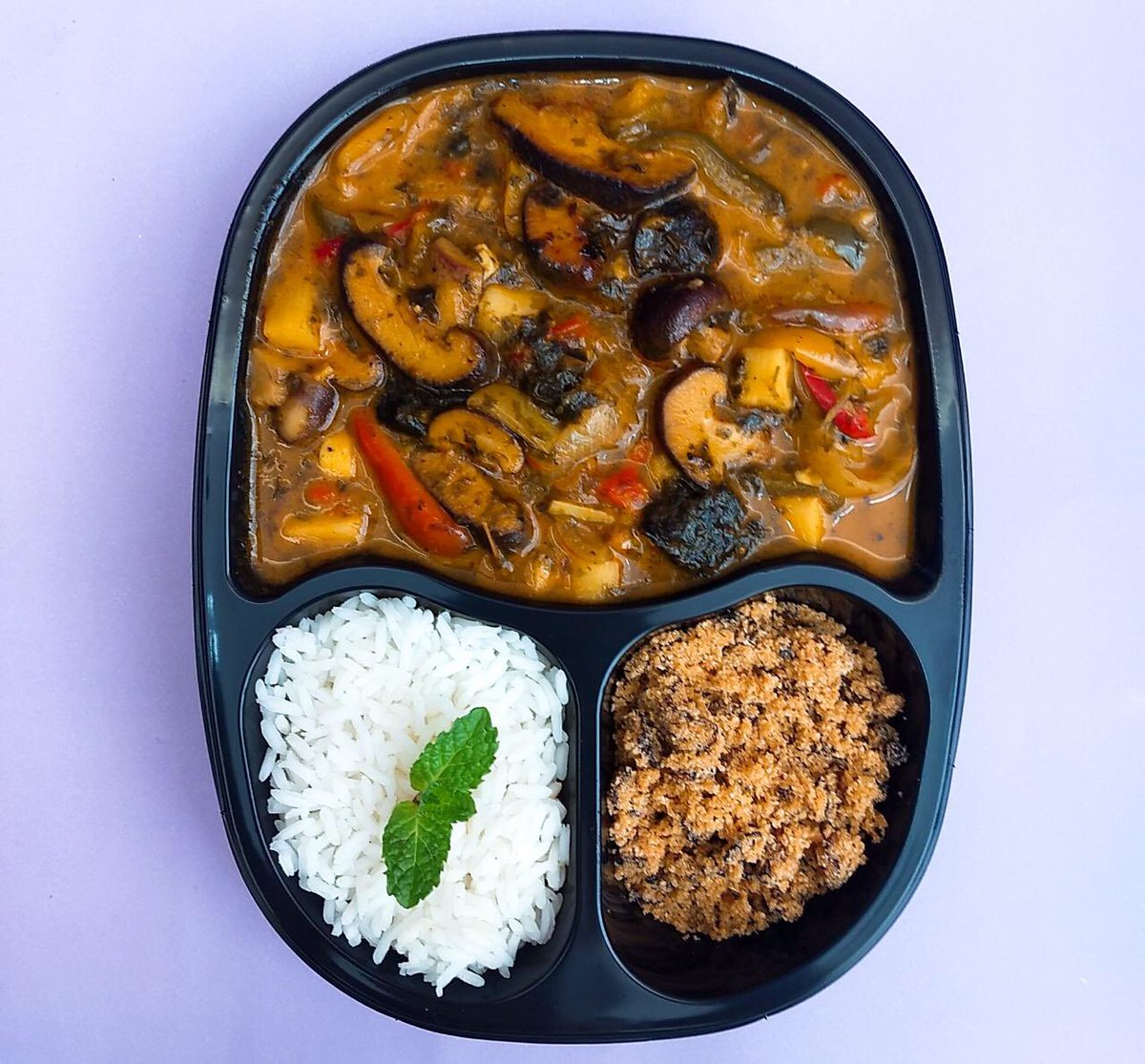 vegans2go's tweet photo. Você pode escolher seu prato hoje e dar escolha a um animal viver. ✊ Inclusive, na #V2G tem moqueca de palmito com shitake 💚 https://t.co/h3nf3y3nh3