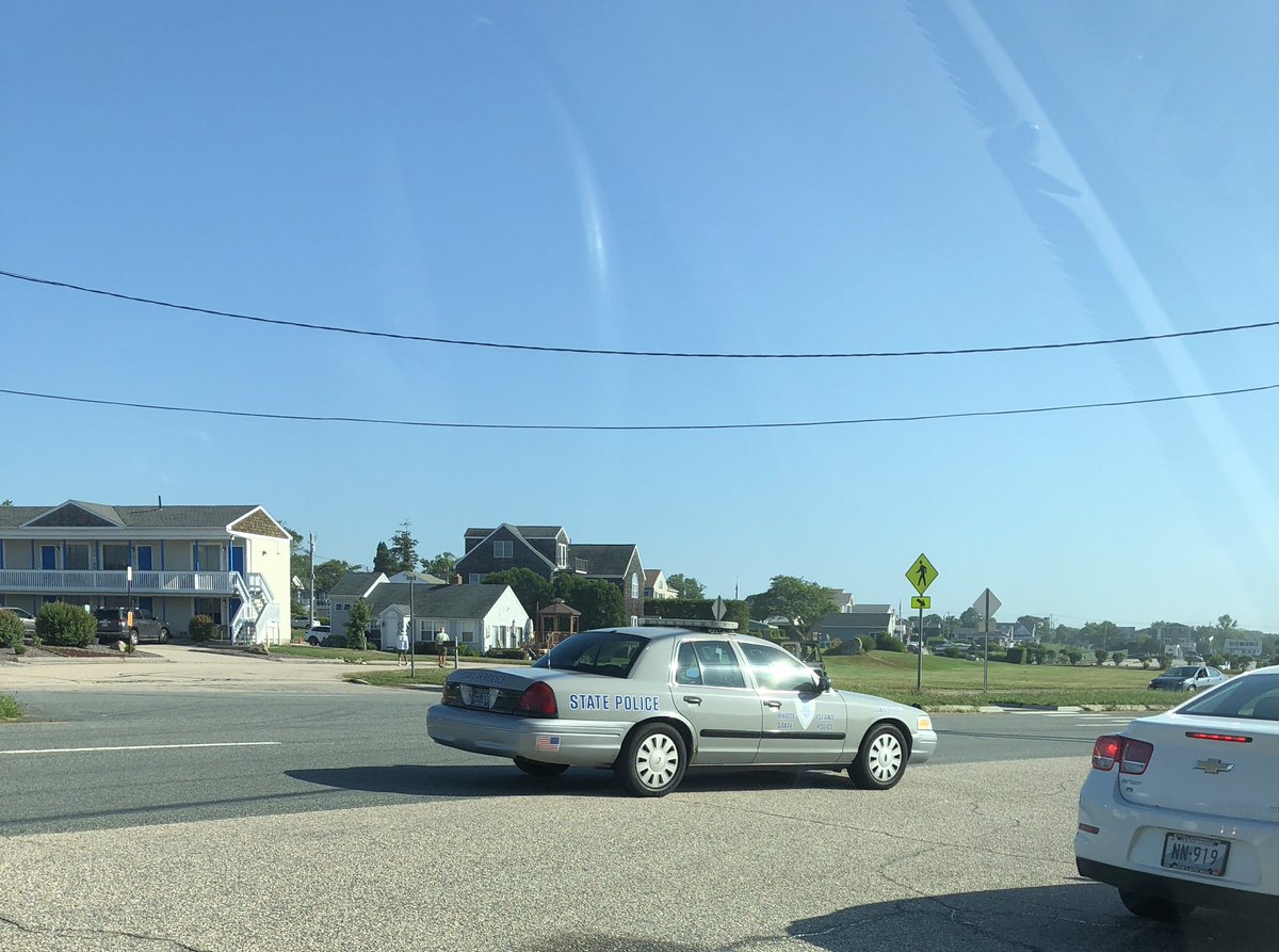 JohnDePetroshow's tweet photo. Scarborough lot was closed at 25% capacity at 9:07 this morning. #ribeaches https://t.co/sehpM9A3ZF