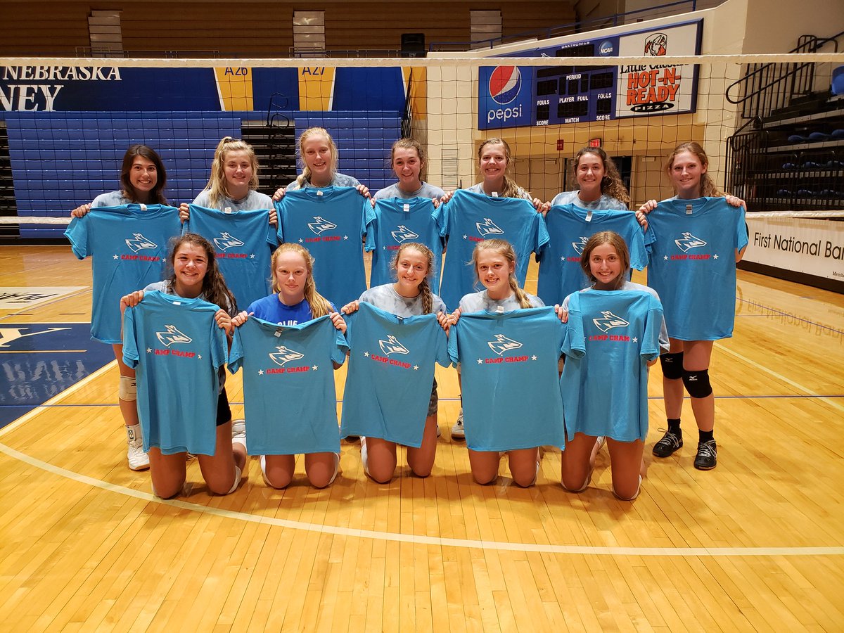 Lakeview_vb's tweet photo. Great finish to Day 1 @UNKvolleyball! Camp! Now, what do we do with Day 2? #lakeviewvikes #we>me https://t.co/SDGMh4Ce3j