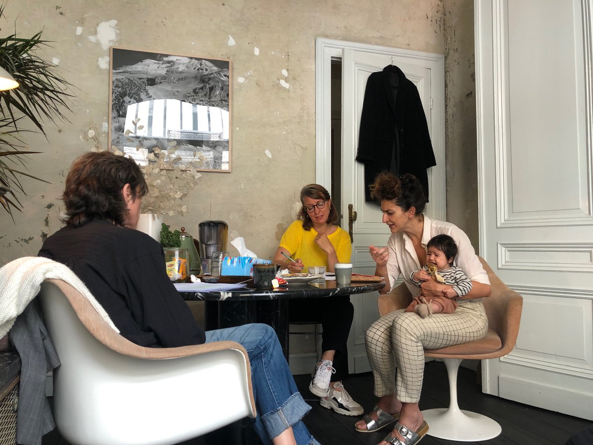 Michaeldcock's tweet photo. Voor deze geweldige vrouwen schreef ik het scenario voor een korte film. Volgende week repeteren en draaien, in het najaar op de tv. Zo snel kan het gaan. #saraderoo #dorotheevandenberghe en @Sach_Lee https://t.co/PipAd0HwiO