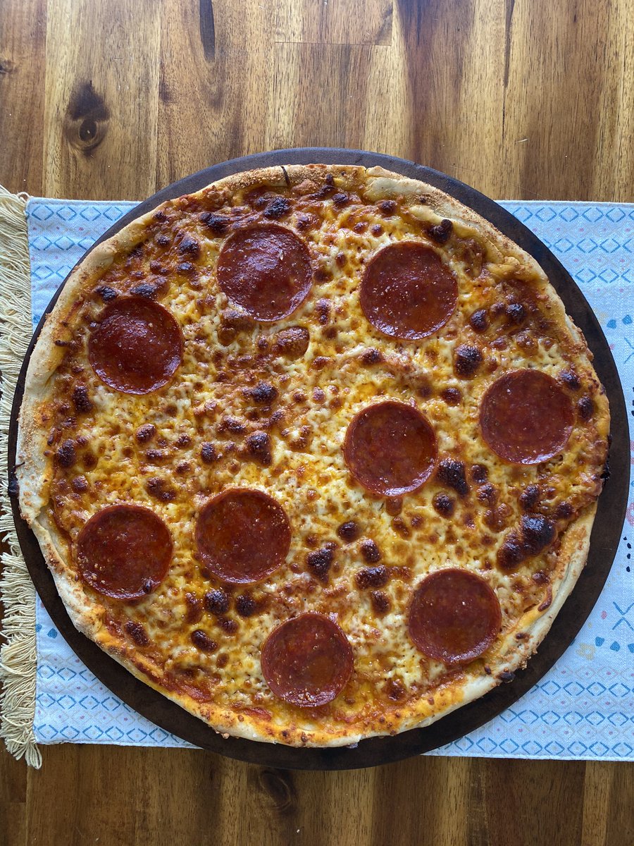 thislalife's tweet photo. My journey on making homemade #pizza is long but this one felt like a milestone. #chasingdank https://t.co/wNFDlvQjIU