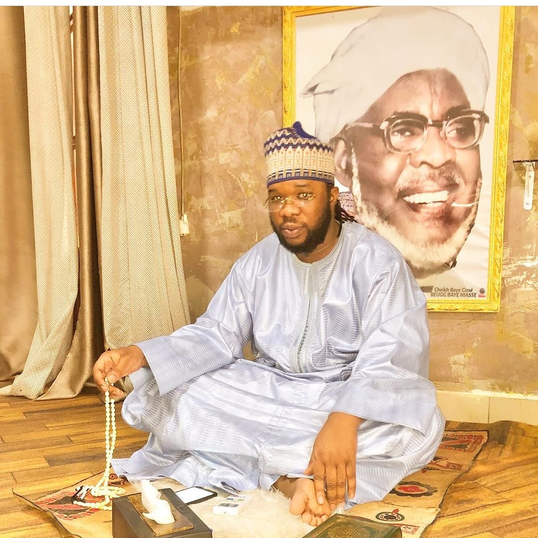 boromkemane's tweet photo. Baye Niass : Si tu me demandes si le wird que j'ai est la voie de Muhammad, je te répondrai par l'affirmative, car mon wird, en effet, n'est autre chose que la récitation du nom de Dieu seul avec la prière sur l'élu, le meilleur des hommes...PSL https://t.co/U4eyBpnTvO