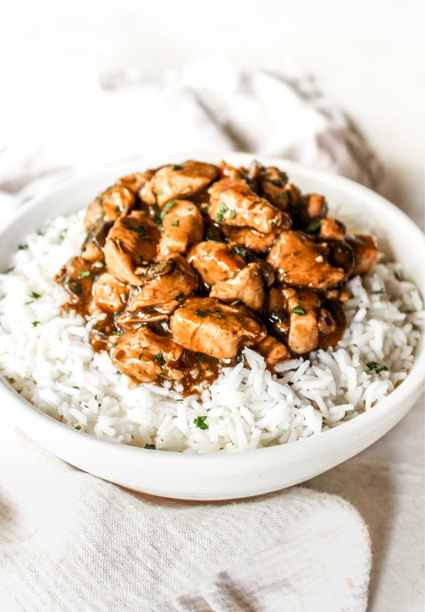 You're going to love this CHICKEN IN MUSHROOM GRAVY! Serve over rice (traditional or cauliflower), mashed potatoes, or even over roasted veggies! thewholecook.com/chicken-in-mus…
