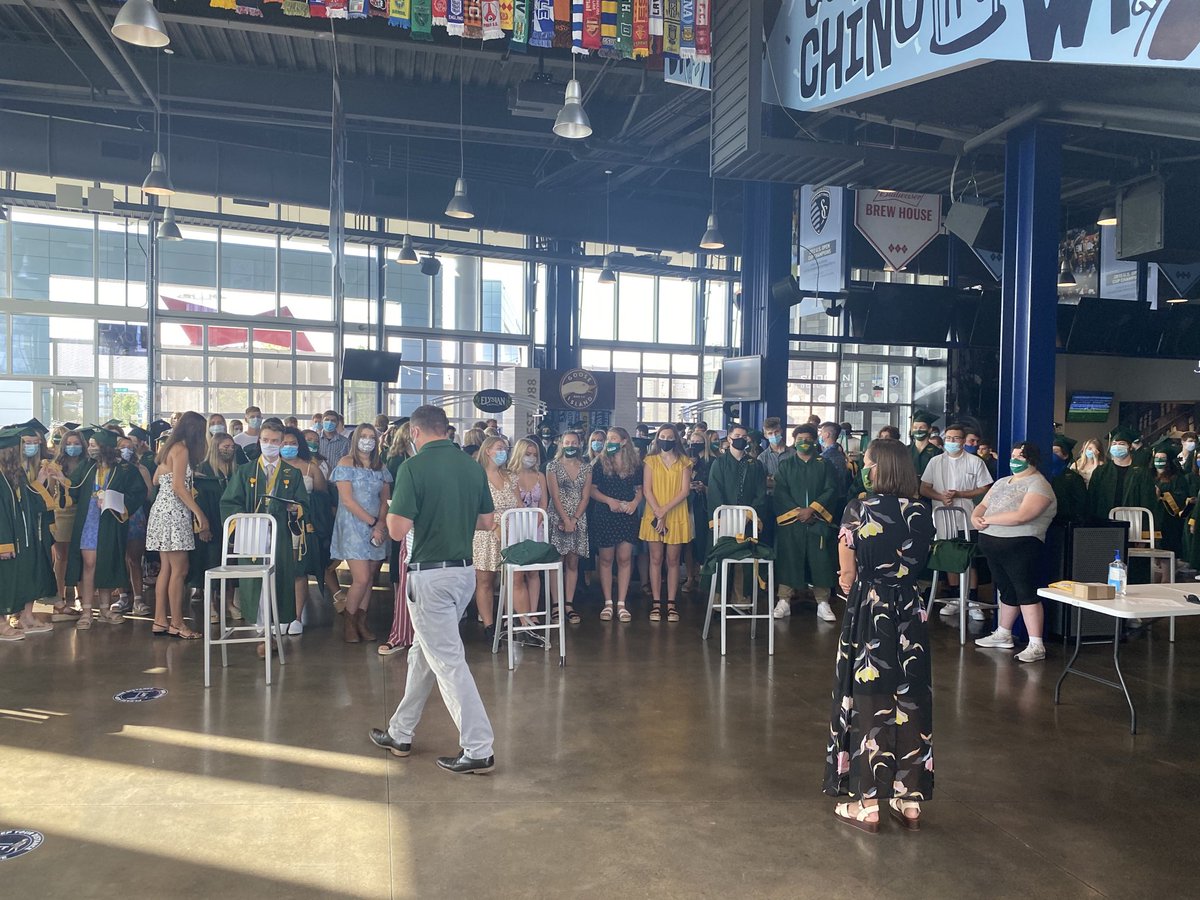 sreeves_458's tweet photo. Let’s do this Class of 2020! We are proud of you! Continue to model #tbw and you will go far! #basehorlinwood #Bobcats! https://t.co/NJ8BbkQRGv
