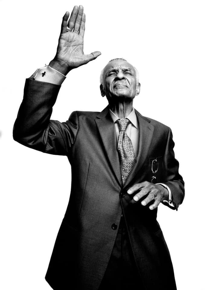 TheeMrsBillups's tweet photo. RIP to two legendary figures: #ReverendCTVivian and #RepresentativeJohnLewis 🙏🏽💕 https://t.co/KQrubyYhj2