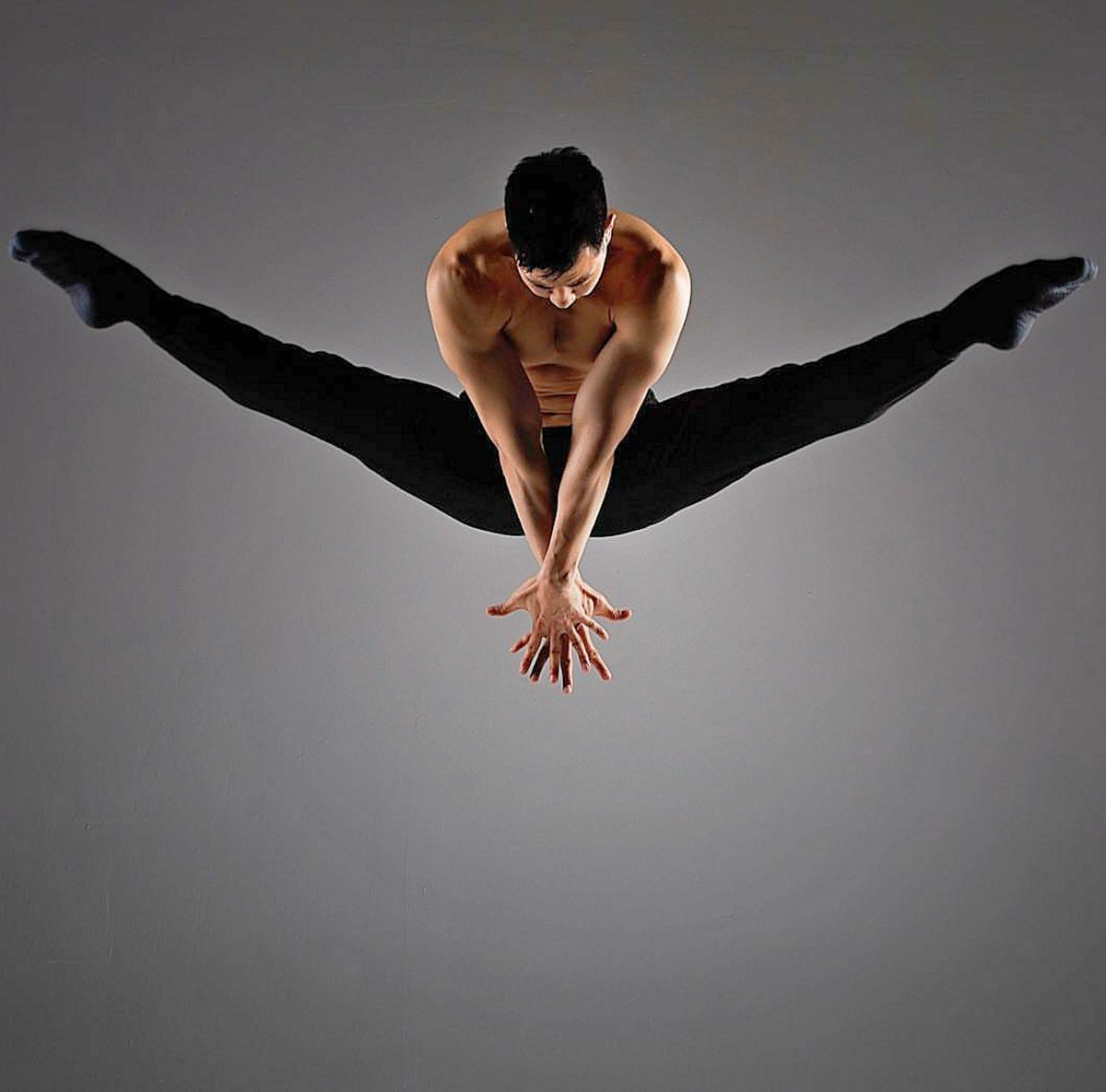 tapestry_intl's tweet photo. 🕺🏽 “Dance is active meditation.” dancer @alexdwong
Photography @collettemruk
#dance #ballet #photography #champion #allstar #Asian #SYTYCD #flying #jump #talent #dancer #athlete https://t.co/dFaA39kXkJ
