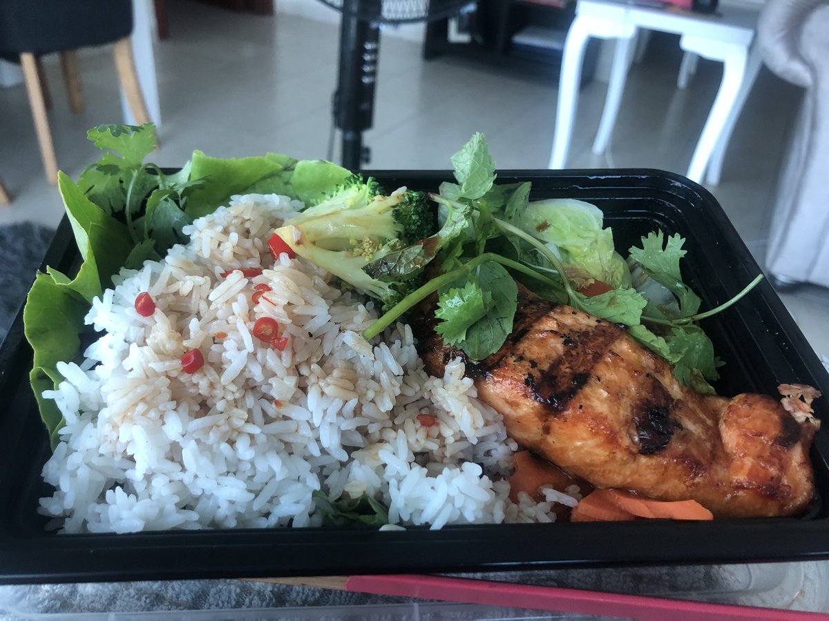 traceyjcott's tweet photo. @NishaKatona Vietnamese delivered to the house in #Dubai yummy #helpinglocal https://t.co/lKsl6EKUzv