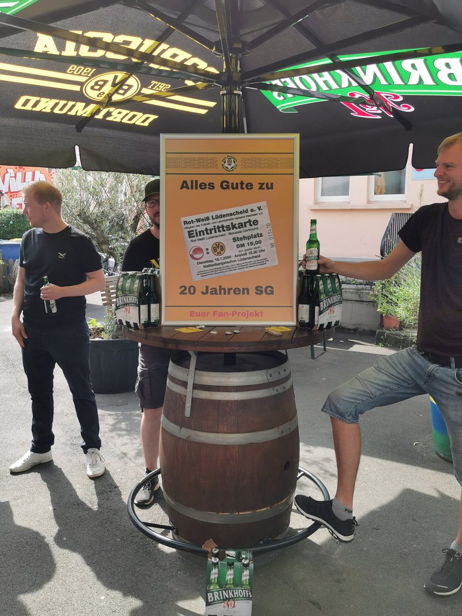 Das  @fanprojektdo überrascht uns mit einem kleinen Bierempfang.   #20JahreSG