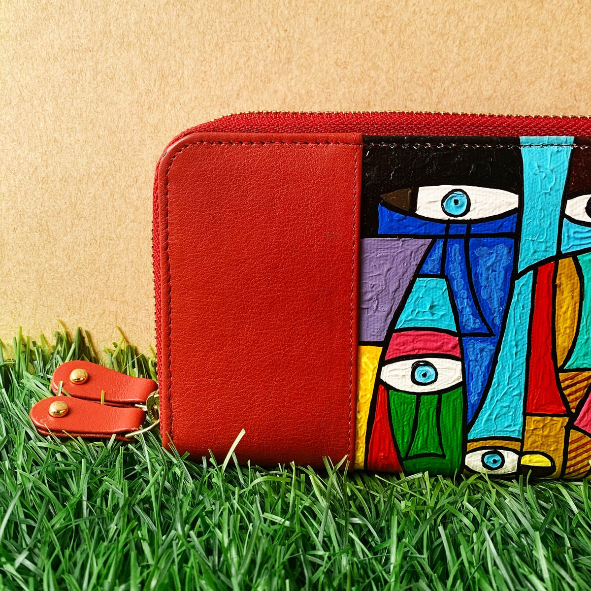 pauladamsworld's tweet photo. More than one way to look at life ...
The abstract called Kara.โ
Now in Scarlet Red.โ
โ
Handpainted original art on canvas. Paired with premium handcrafted napa leather. โ
โ https://t.co/KCh6HJ8kmx
#HandpaintedBags #NewArrivals #LuxuryBags
โ https://t.co/kI7VCVdsSo
