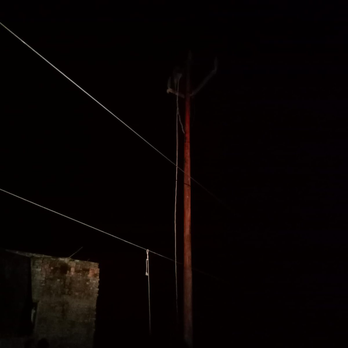 33 kV विहार का तार टूटने के कारण विहार,बाघराय,कटरा गुलाब सिंह उपकेंद्र की सप्लाई बाधित है| तार सही करने और बीच में पोल लगने का  कार्य प्रगति पर है| <a href="/PUVVNLPRTAPGARH/">PuVVNL Pratapgarh</a> <a href="/puvvnl1912/">Shreya Mishra</a> <a href="/EE_IIPRATAPGARH/">EDD KUNDA PRATAPGARH</a>