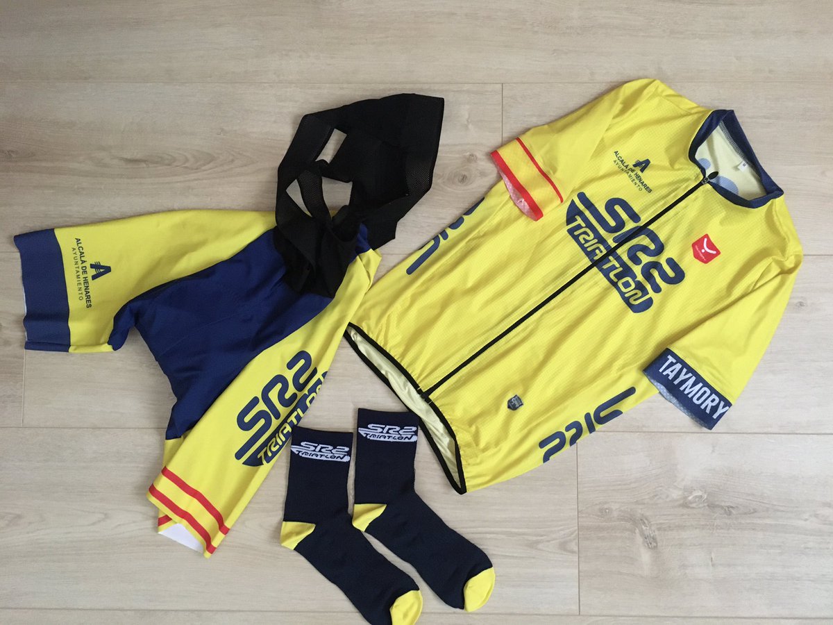 sr2triatlon's tweet photo. Nuevos colores para la bici! Nos hacemos más llamativos y visibles en la carretera. Ya solo queda sudarlaaaaa #sr2triatlon #alcalaesdeporte #bici #ciclismo #nuevaequipacion #swimrideruntriatlon #atope2020 https://t.co/pW3vMDC2Hv