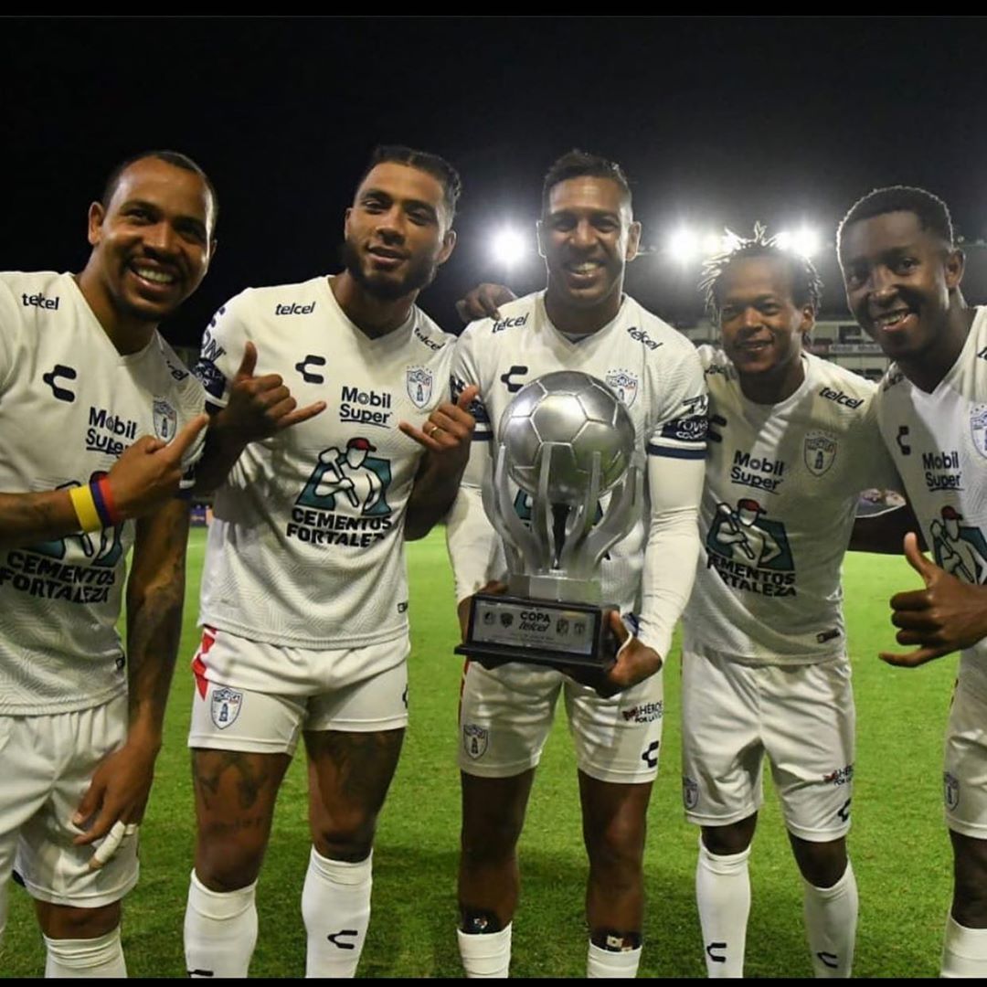 directfutbolec's tweet photo. Romario Ibarra🇪🇨 campeón de la #CopaTelcel 🇲🇽⚽️ ¡Vencieron al #León de Ángel Mena🇪🇨 en los penales! https://t.co/y0QSvVq2sW