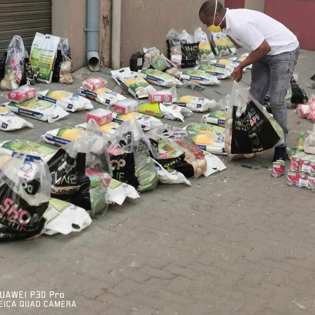 Fafiza_Charity's tweet photo. This his how we spent our 67min in commemoration of Nelson Mandela. 50+ families from #AlexandraTownship were provided with food parcels and it's all thanks to you!! Thank u very much. Your donations were well recieved! 
#mandeladay #mandelamonth #mandeladay2020 #FafizaFoundation https://t.co/VgqCcaA4nD