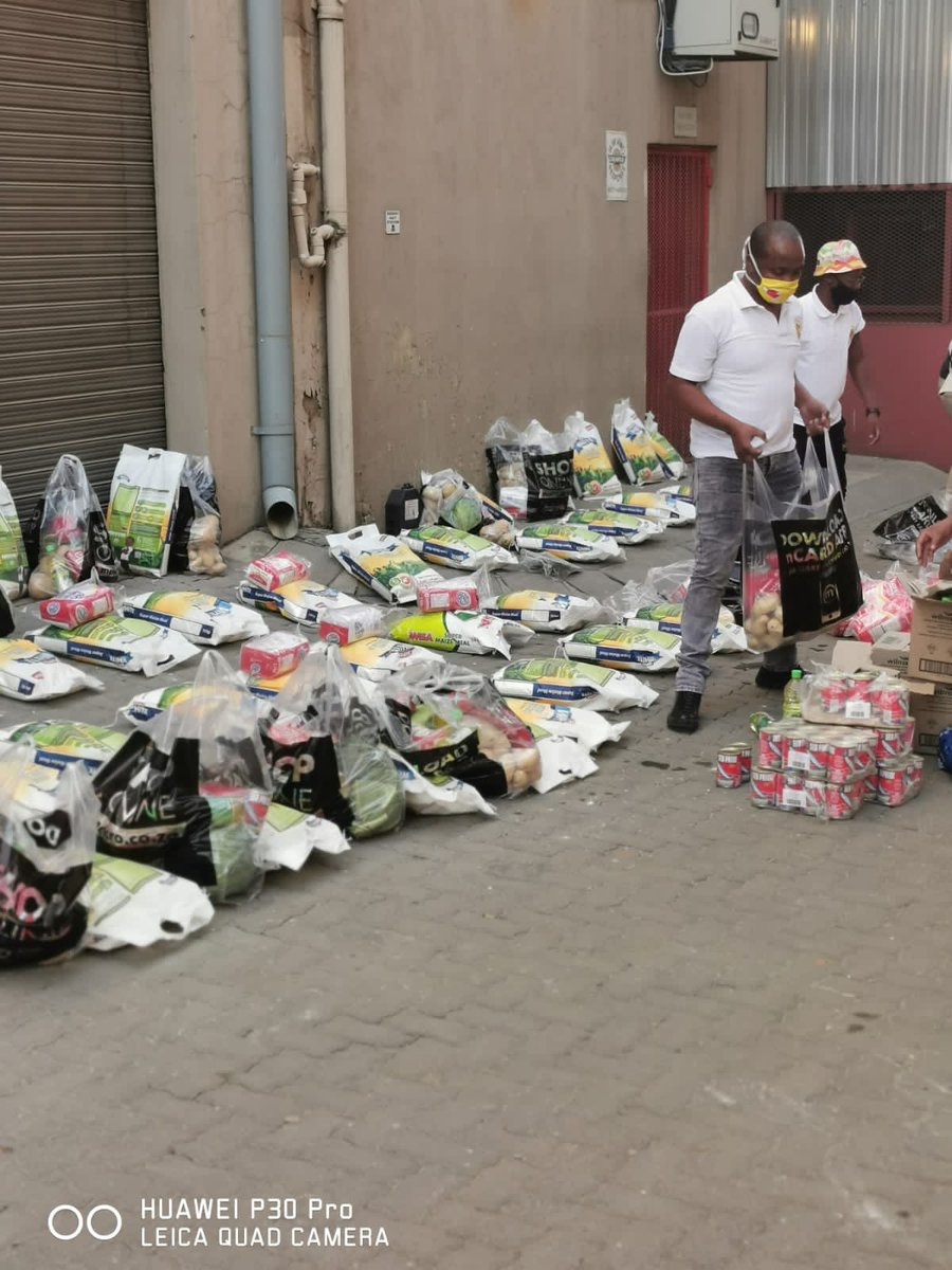 Fafiza_Charity's tweet photo. This his how we spent our 67min in commemoration of Nelson Mandela. 50+ families from #AlexandraTownship were provided with food parcels and it's all thanks to you!! Thank u very much. Your donations were well recieved! 
#mandeladay #mandelamonth #mandeladay2020 #FafizaFoundation https://t.co/VgqCcaA4nD