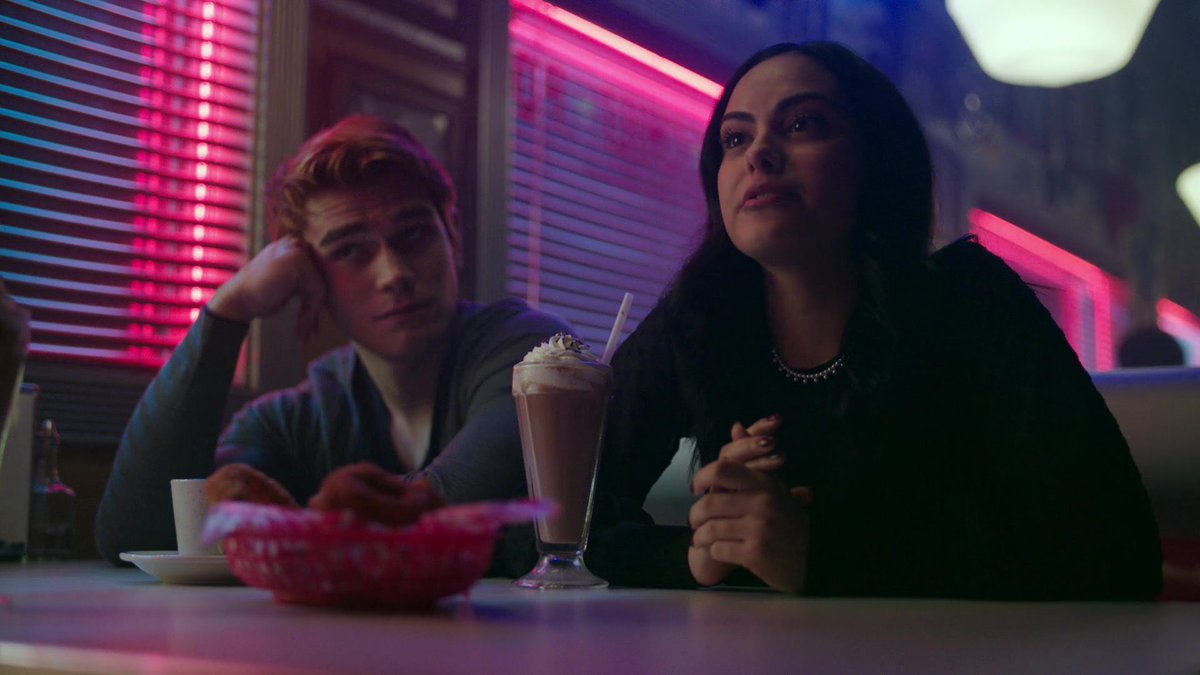 and in 2x20, archie has coffee again but elio parrots veronica with a chocolate milkshake, which i think is interesting bc it shows that elio is trying to mask his true intentions or present himself as a friend rather than a villain.