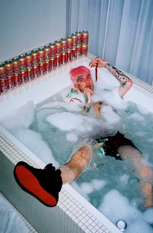 GETCAKEDlEYOUNG's tweet photo. Lil Peep by @prettypukee https://t.co/jZAWfT3xKl