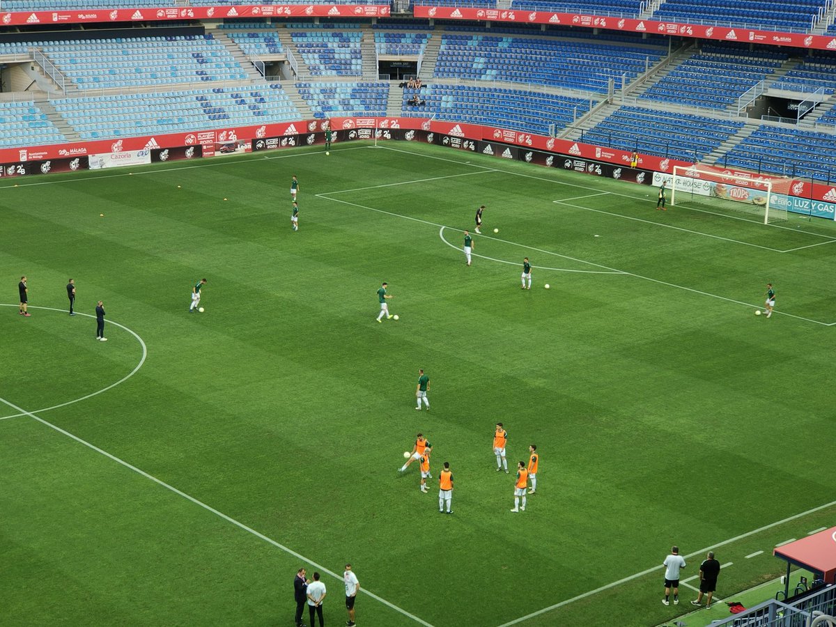 copecastellon's tweet photo. Preparados para iniciar el especial @tjcope final de la fase de ascenso a Segunda división desde La Rosaleda. En el 101.6fm y https://t.co/g8hjwDmEdp @CD_Castellon - @UDLogrones #CopeCDCS https://t.co/JkuFxxeuFE