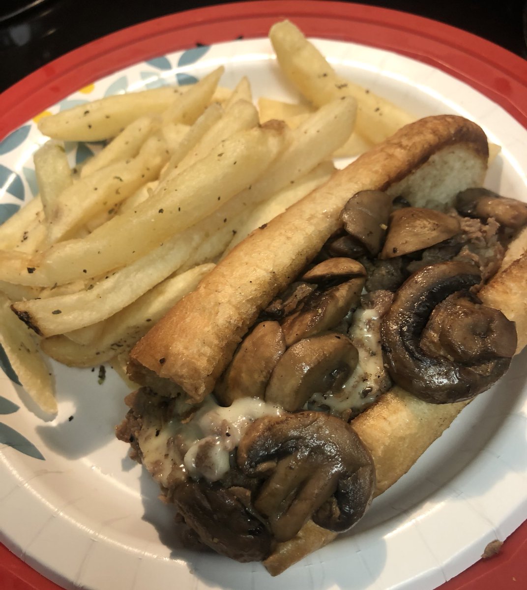 TaReefKnockOut's tweet photo. Flyby Philly’s 🦅  

#TaReefTakeOut | #EatLocal https://t.co/9pY8UBuhzx