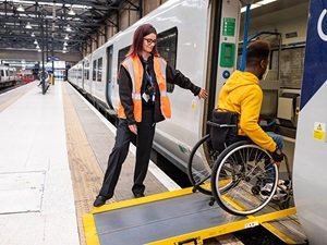 Station staff can deploy ramps to allow step-free access onto our trains. For your safety, our ramps can only take mobility aids that are less than 70 cm x 120 cm and a weight less than 300kg including your weight. &ndash; bei  Horsham Railway Station (HRH)
